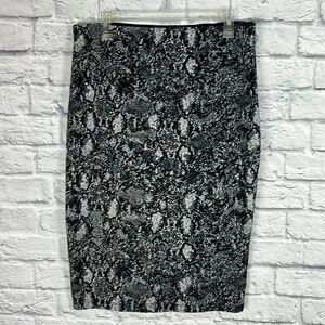 Apt. 9 Snakeskin Print Black and White Fitted Stretch Skirt Size Large